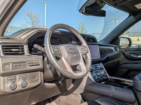 Used 2023 GMC Yukon XL Denali image 9