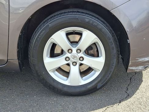 Used 2011 Toyota Sienna LE image 26