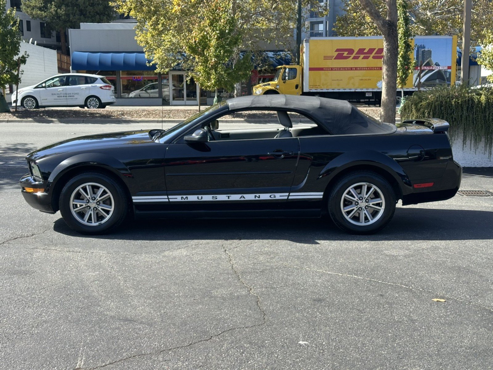 Used 2005 Ford Mustang Premium RWD image 24