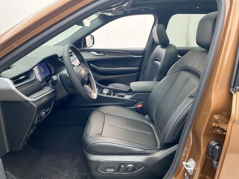 New 2026 Jeep Grand Cherokee L Limited AWD/4WD image 14