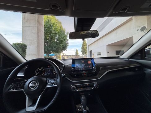 Used 2025 Nissan Altima 2.5 SV FWD image 32