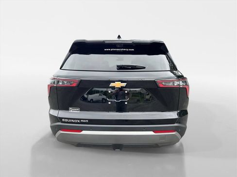 Used 2026 Chevrolet Equinox LT w/ Safety and Technology Package AWD/4WD image 4