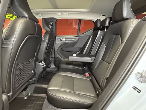 Used 2025 Volvo XC40 B5 Ultra w/ Climate Package image 39