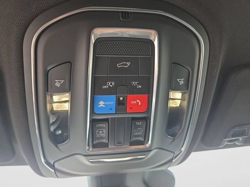 Used 2025 Jeep Grand Cherokee Laredo w/ Luxury Tech Group I AWD/4WD image 30