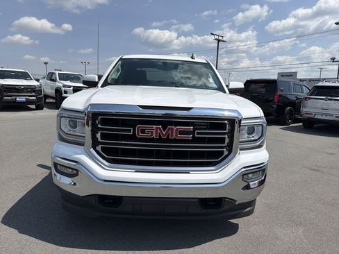 Used 2018 GMC Sierra 1500 SLE w/ SLE Value Package AWD/4WD image 2
