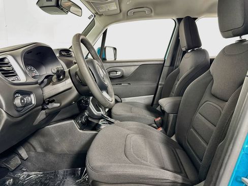 Used 2021 Jeep Renegade Latitude AWD/4WD image 9
