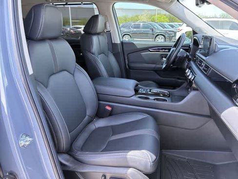 Certified 2025 Honda Pilot Touring image 24