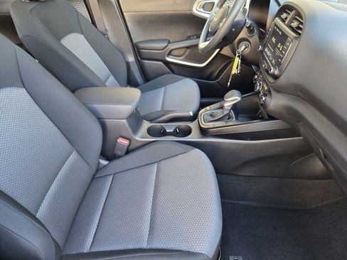 Certified 2025 Kia Soul LX image 13