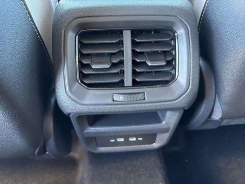 New 2026 Volkswagen Taos SE image 10