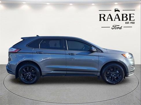 Used 2022 Ford Edge SE w/ Black Appearance Package image 8
