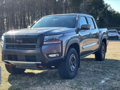 Used 2025 Nissan Frontier PRO-4X w/ Pro Convenience Package image 2