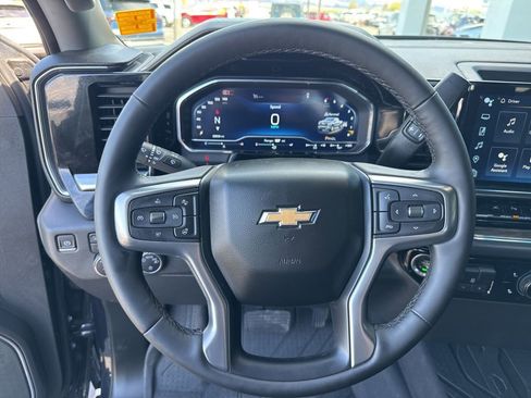 Used 2024 Chevrolet Silverado 1500 LT w/ Z71 Off-Road Package AWD/4WD image 17