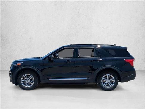 Used 2023 Ford Explorer XLT w/ Equipment Group 202A RWD image 9