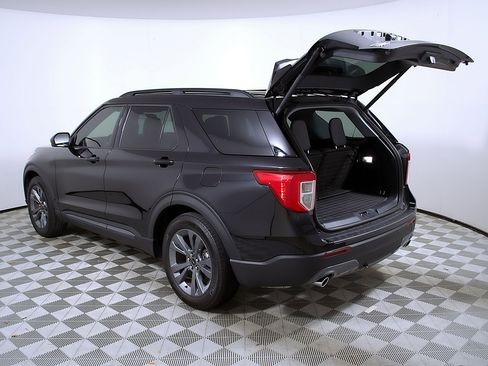 Used 2023 Ford Explorer XLT w/ Equipment Group 202A image 10