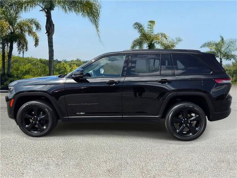 Used 2023 Jeep Grand Cherokee Altitude RWD image 2