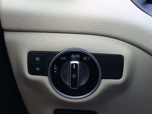 Used 2019 Mercedes-Benz GLA 250 4MATIC image 31