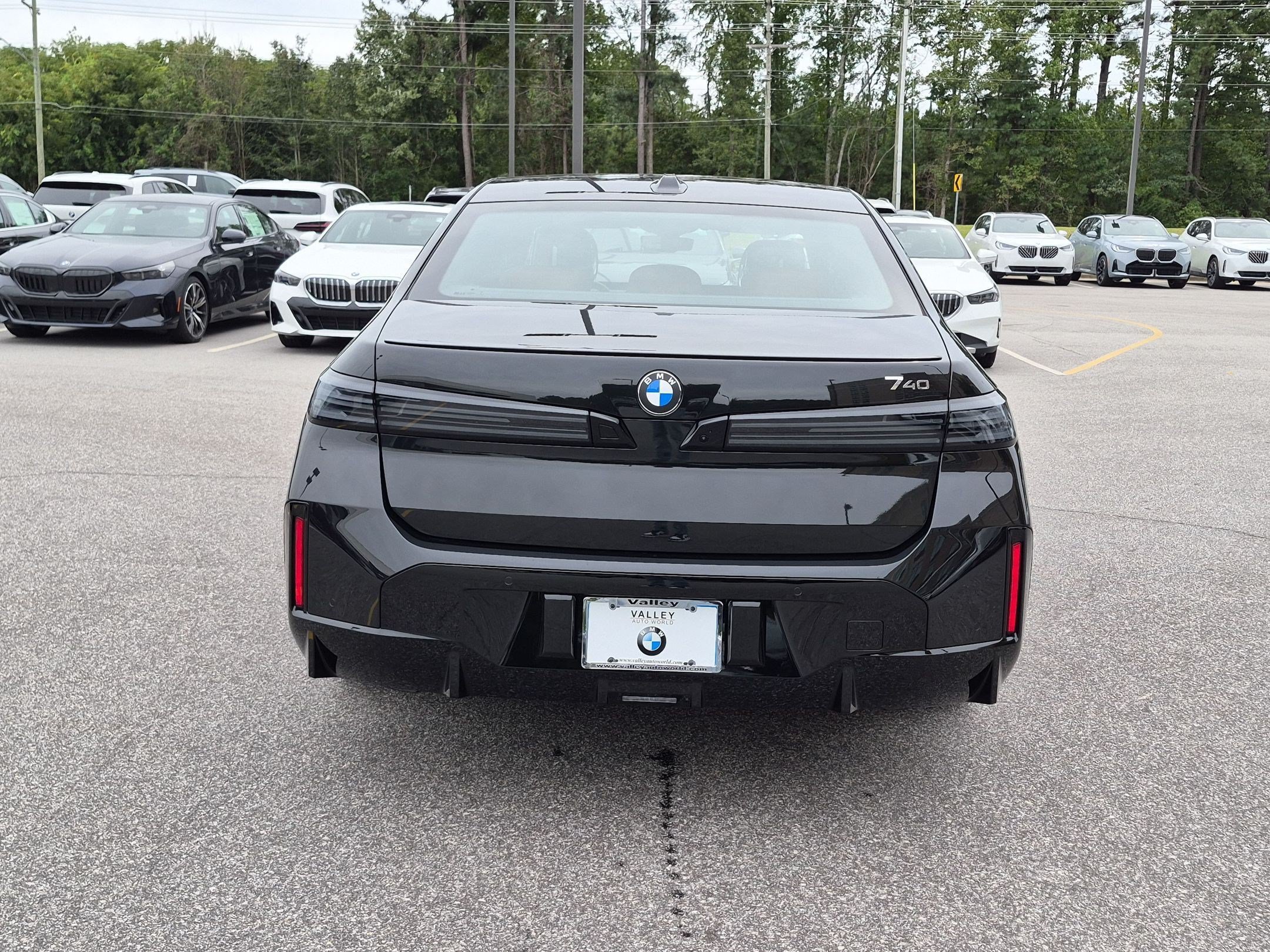New 2027 BMW 740i w/ Executive Package RWD image 4