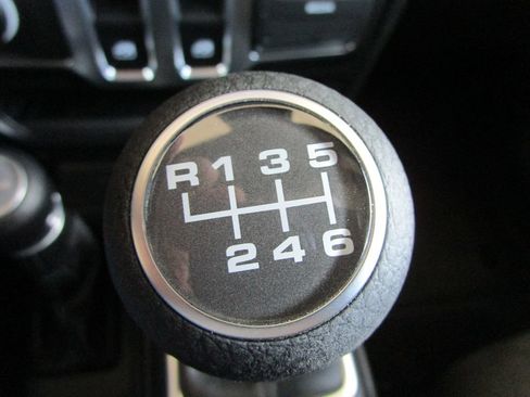 Used 2025 Jeep Wrangler Sport AWD/4WD image 36
