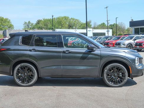 New 2026 Mitsubishi Outlander SE AWD/4WD image 9