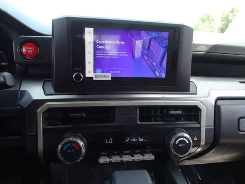 Used 2025 Toyota Tacoma TRD Off-Road AWD/4WD image 29