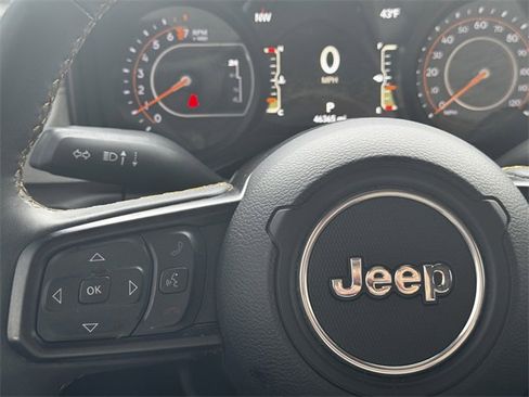 Certified 2024 Jeep Gladiator Sport image 25