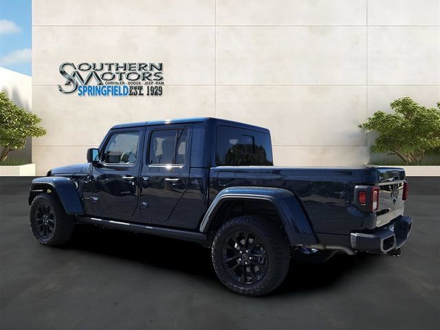 Used 2025 Jeep Gladiator Sport AWD/4WD image 3