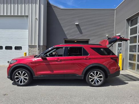 Used 2025 Ford Explorer ST-Line AWD/4WD image 6