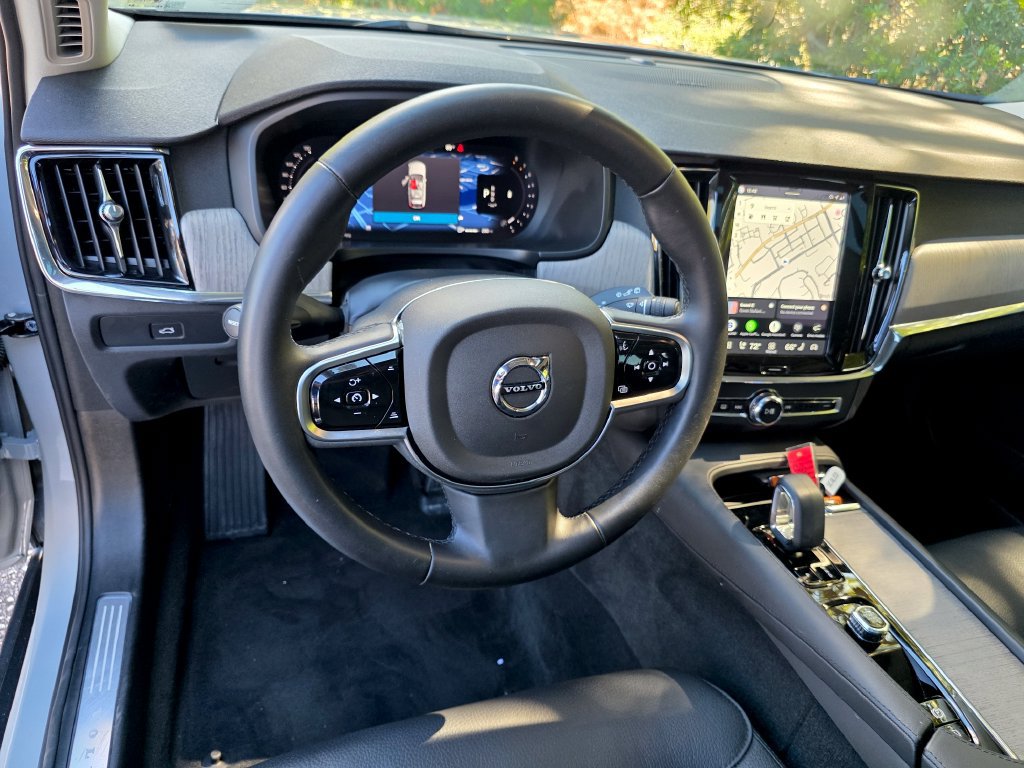 Used 2025 Volvo V90 B6 Cross Country Plus AWD/4WD image 17
