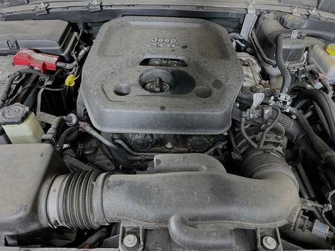 Used 2019 Jeep Wrangler Unlimited Sahara w/ Cold Weather Group image 29