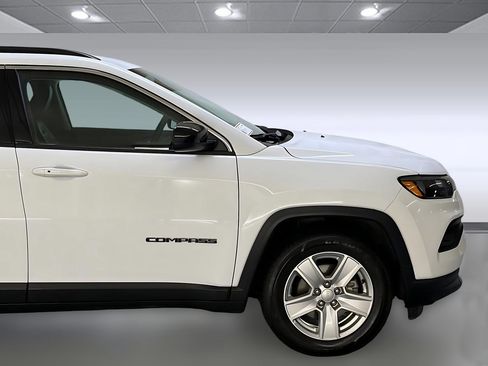 Used 2022 Jeep Compass Latitude image 34