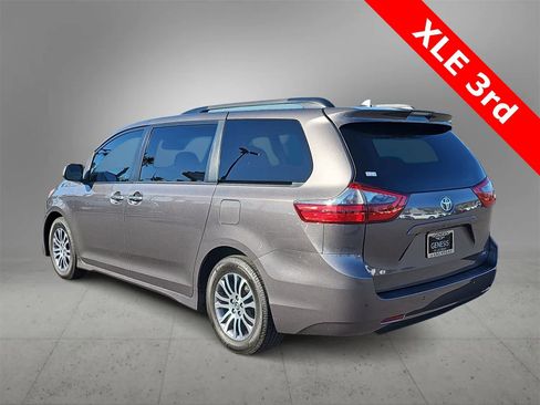 Used 2020 Toyota Sienna XLE image 6