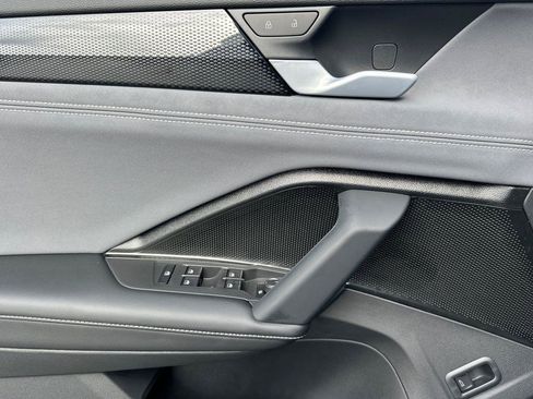 New 2026 Volkswagen Tiguan SE image 10