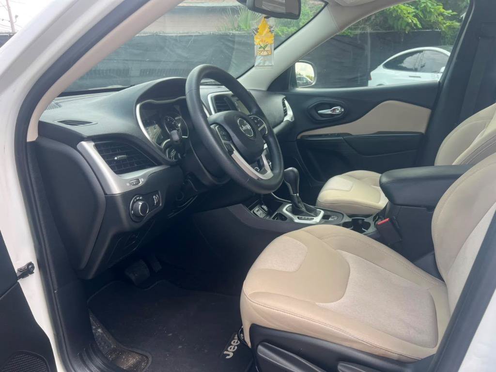 Used 2015 Jeep Cherokee Sport FWD image 8