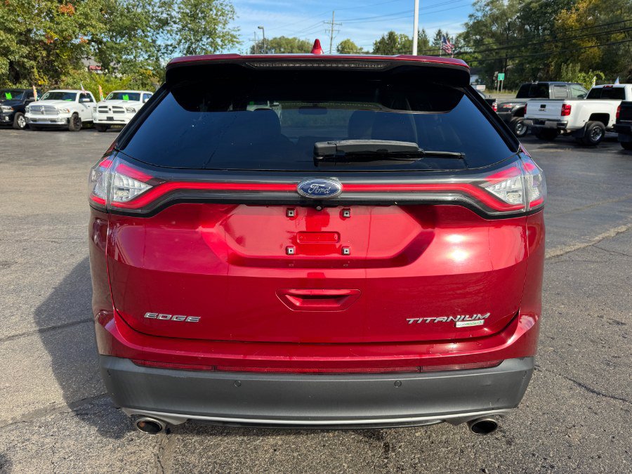 Used 2018 Ford Edge Titanium w/ Technology Package FWD image 4