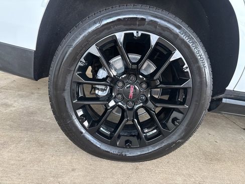 Used 2025 GMC Yukon Denali w/ Sun & Power Step Package image 48