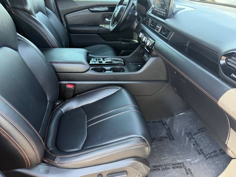 Certified 2025 Honda Pilot TrailSport image 34