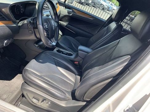 Used 2018 Lincoln MKC Select w/ Select Plus Package FWD image 18