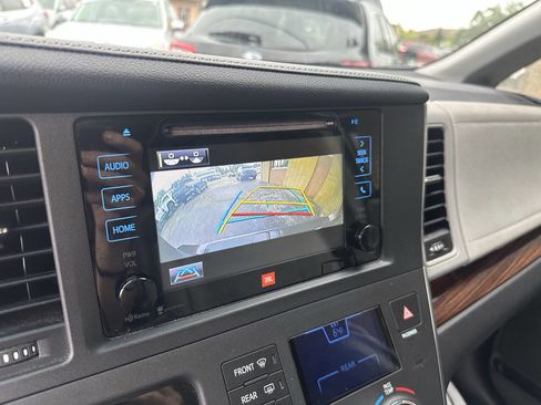 Used 2015 Toyota Sienna Limited Premium image 13