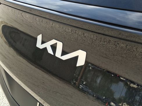 Used 2023 Kia Sportage EX image 18