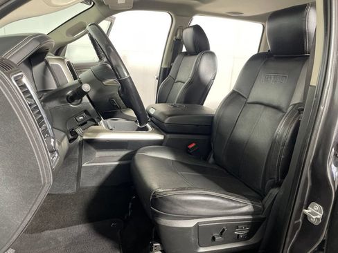 Used 2018 RAM 1500 Laramie w/ Convenience Group AWD/4WD image 11