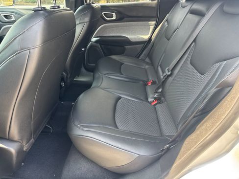 Used 2025 Jeep Compass Latitude image 20