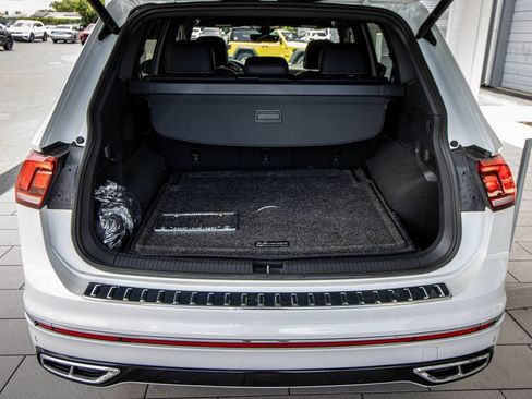 Certified 2024 Volkswagen Tiguan SEL R-Line AWD/4WD image 17