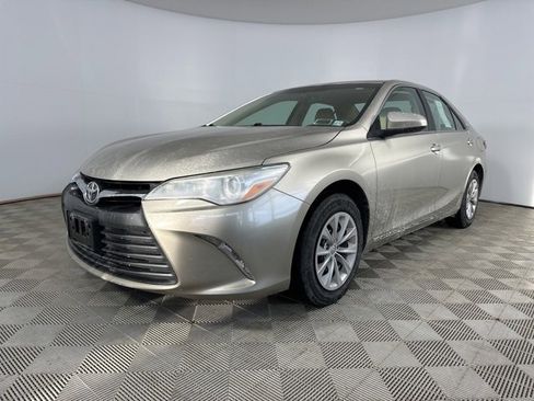 Used 2017 Toyota Camry LE image 2