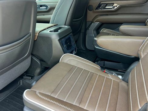Used 2025 GMC Yukon Denali Ultimate AWD/4WD image 15