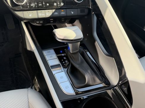 Certified 2025 Hyundai Elantra Limited image 23