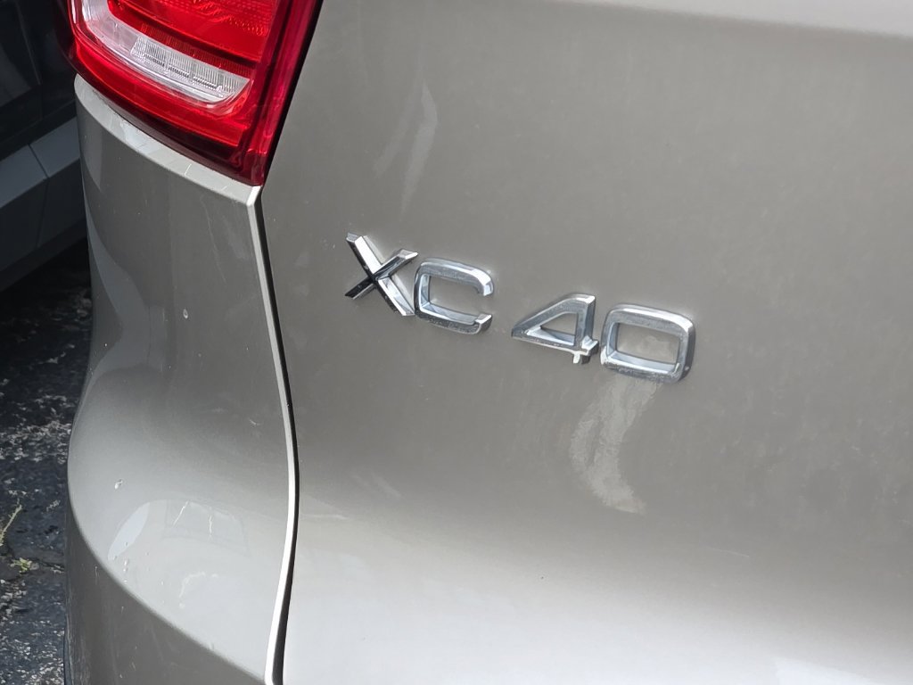 Certified 2024 Volvo XC40 B5 Plus w/ Climate Package AWD/4WD image 11