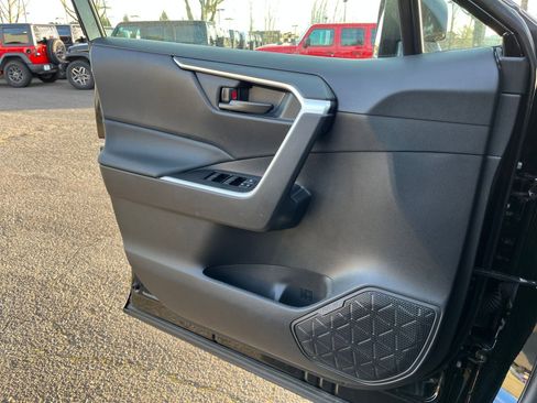 Used 2025 Toyota RAV4 LE image 20