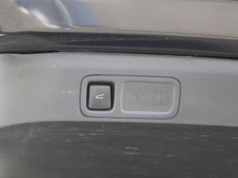 Used 2023 Ford Expedition XLT image 11