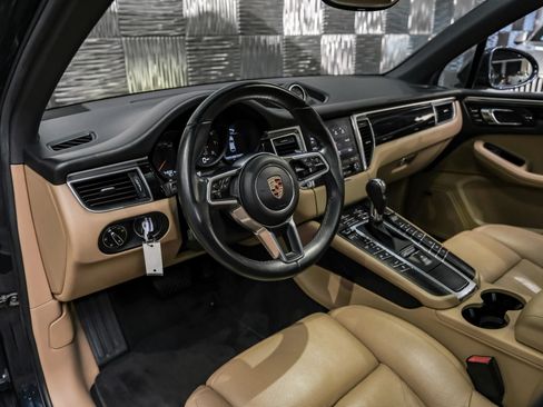 Used 2018 Porsche Macan AWD/4WD image 3