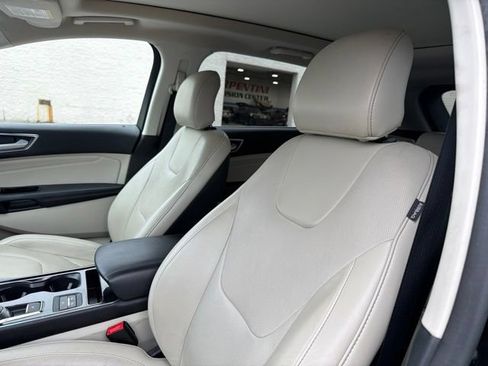 Used 2019 Ford Edge Titanium w/ Equipment Group 301A FWD image 13